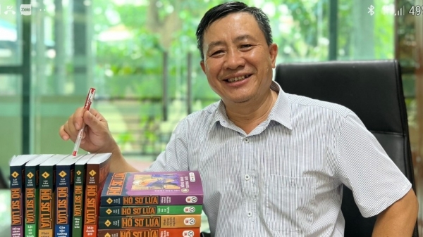 Nhà văn Lại Văn Long xác lập kỷ lục với ‘Hồ sơ lửa’