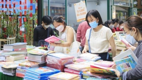 Đọc sách có ích gì cho mỗi người? [Bài 1]: Người Việt xây dựng và bồi đắp văn hóa đọc