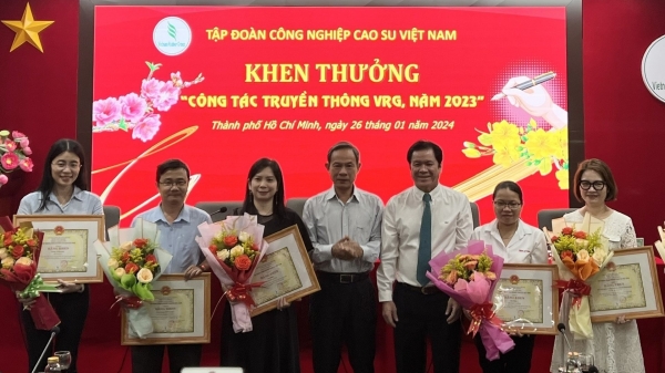 Báo Nông nghiệp Việt Nam đoạt 4 giải báo chí viết về ngành cao su