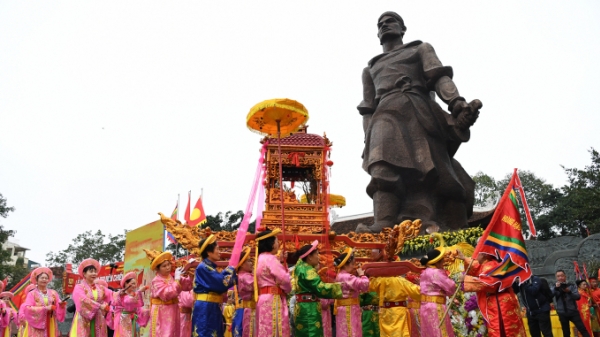 Lãnh đạo Thành phố Hà Nội dâng hương tưởng nhớ Quang Trung - Nguyễn Huệ