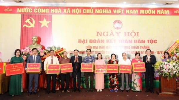 Lãnh đạo các cơ quan Trung ương dự Ngày hội Đại đoàn kết tại Hà Nội