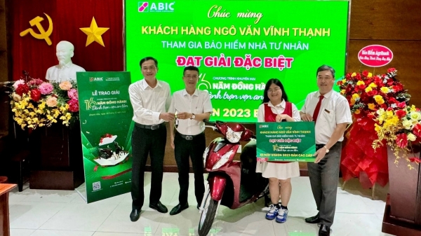 Bảo hiểm ABIC Khánh Hòa trao giải cho khách hàng trúng thưởng