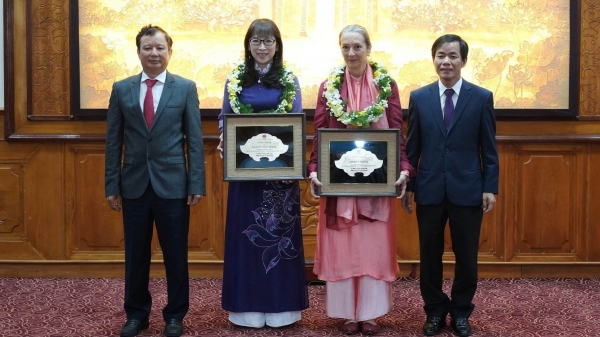 Huế trao tặng danh hiệu 'Công dân danh dự' cho 2 phụ nữ nước ngoài