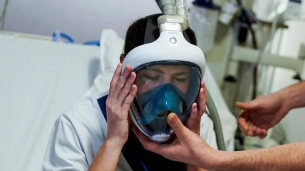 Chế mặt nạ lặn thành mặt nạ trợ thở cho bệnh nhân Covid-19