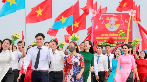 Quảng Trị tổ chức Lễ thượng cờ thống nhất non sông bên cầu Hiền Lương