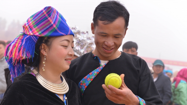 Độc đáo lễ hội của người Mông ở biên giới Dào San