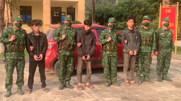 Biên phòng Hà Tĩnh bắt giữ hai người nước ngoài vượt biên trái phép