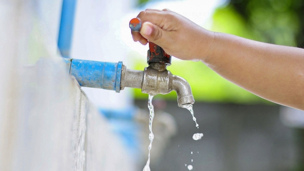 Nhiều hộ dân khu tái định cư Đá Bạc sống trong cảnh thiếu nước sạch