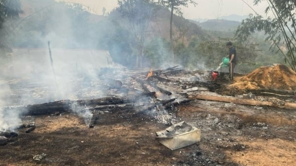 Video: Hỏa hoạn thiêu rụi 3 nhà dân ở Mường Nhé