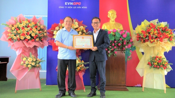 PC Đắk Nông nhận bằng khen của Bảo hiểm xã hội Việt Nam