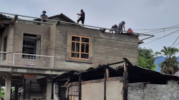 Hơn 500 ngôi nhà ở Yên Bái bị giông lốc phá hủy