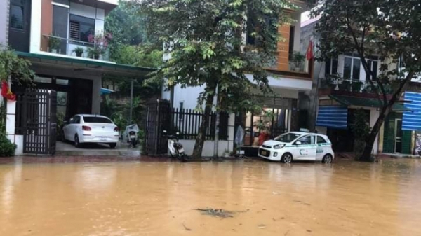 Thành phố Yên Bái ngập lụt tứ tung