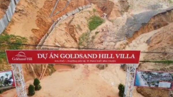 Sạt lở cát từ dự án GoldSand Hill Villa gây ách tắc giao thông