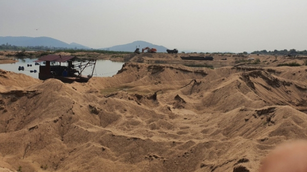 Xử phạt doanh nghiệp vi phạm khai thác cát ở Sơn Giang