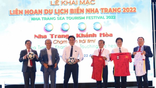 Huấn luyện viên trưởng Park Hang Seo dự liên hoan Du lịch Biển Nha Trang 2022