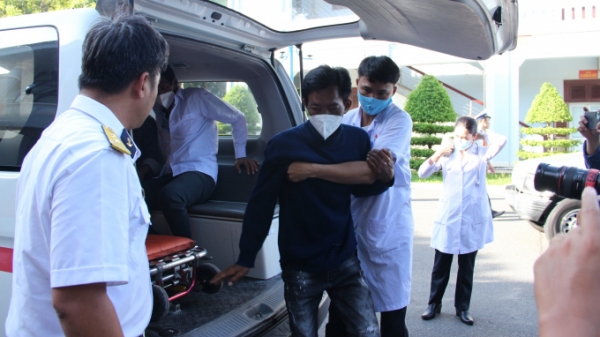 5 ngư dân bị nạn trên tàu cá Bình Thuận đã về đất liền an toàn