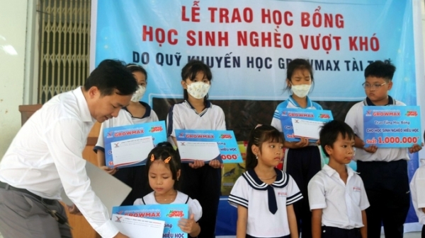 Quỹ khuyến học GrowMax đến với học sinh nghèo ven biển tỉnh Khánh Hòa