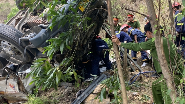 Phú Yên: Tai nạn giao thông đặc biệt nghiêm trọng, 9 người thương vong