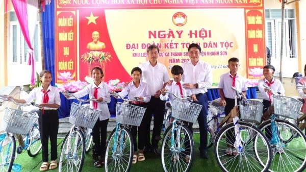 Agribank Khánh Hòa tặng 20 xe đạp cho học sinh hoàn cảnh khó khăn