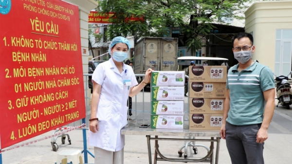 Nestlé Việt Nam ủng hộ đồ uống, dinh dưỡng cho nhân viên y tế Hà Nội