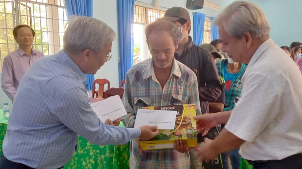Nestlé Việt Nam hỗ trợ hàng nghìn phần quà tết cho người khó khăn