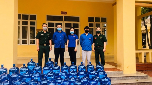 Quảng Ninh tặng 1.000 bình nước cho lực lượng chức năng kiểm soát dịch Covid-19