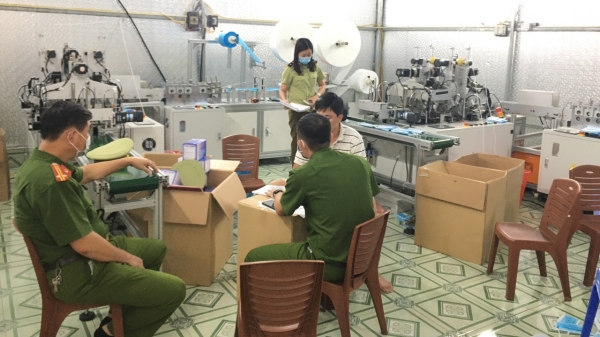 Quảng Ninh: Phát hiện một cơ sở sản xuất khẩu trang trái phép