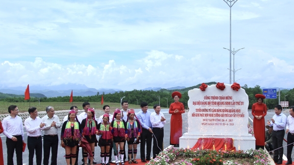 Quảng Ninh gắn biển các công trình chào mừng Đại hội Đảng