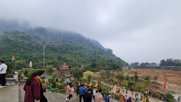 Du khách đổ về Tuyên Quang du lịch tâm linh