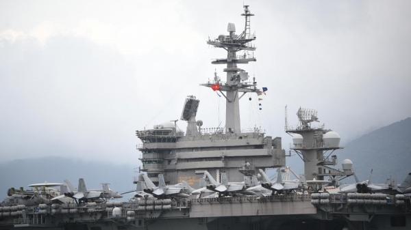 Cận cảnh siêu tàu sân bay USS Theodore Roosevelt tại vịnh Đà Nẵng
