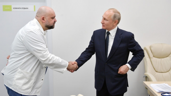 Cập nhật tối 31/3: Tổng thống Putin hai lần bắt tay người nhiễm Covid-19