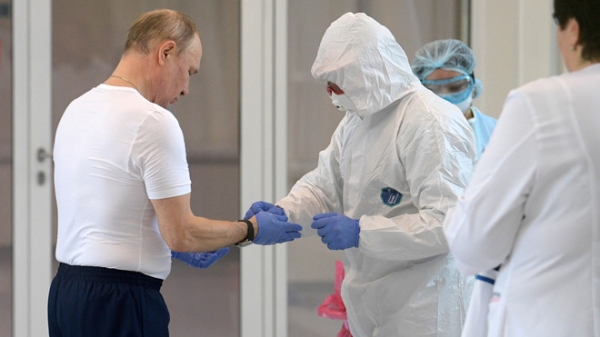 Tổng thống Putin làm việc từ xa sau khi bắt tay bác sĩ dương tính nCoV