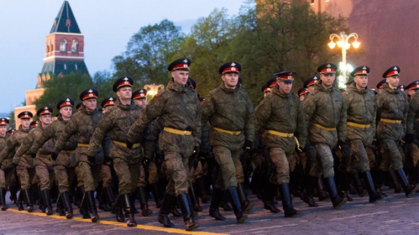Dịch Covid-19 tối 20/4: Nga cách ly 15.000 binh sĩ sau diễn tập diễu hành