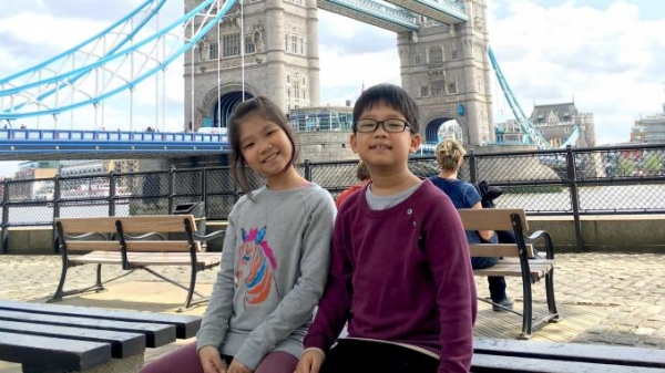 Hai em nhỏ Việt Nam mua tặng Vương quốc Anh 20.000 khẩu trang y tế