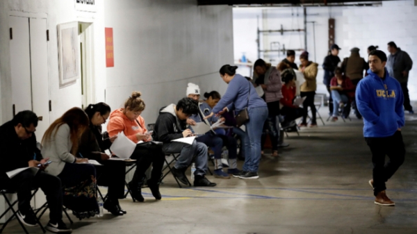 California vay tiền chính phủ để chi trả trợ cấp thất nghiệp