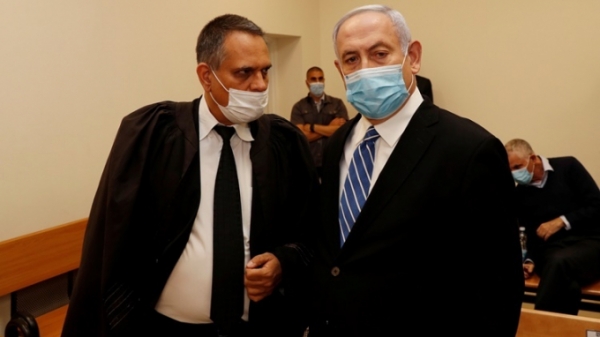 Thủ tướng Israel ghi dấu ấn mới: Hầu tòa!