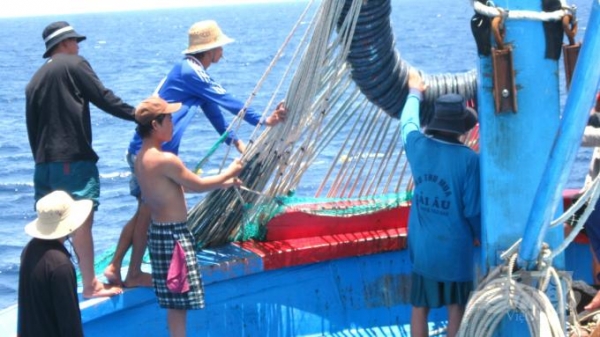 Nỗi khổ lao động nghề cá không chuyên