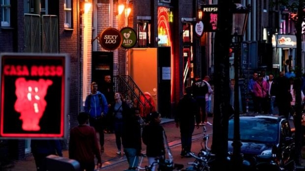 Khu đèn đỏ Amsterdam mở cửa trở lại