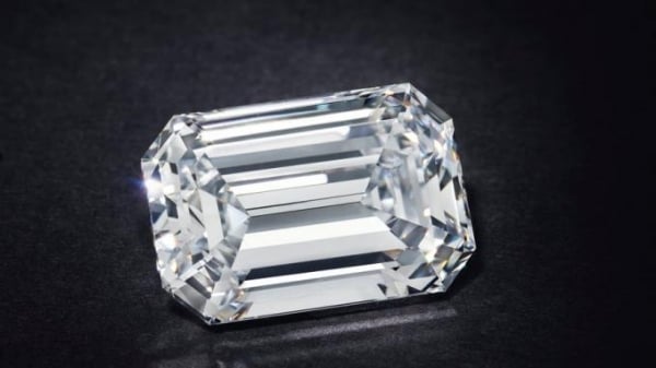 Kỷ lục thế giới mới về đấu giá trực tuyến kim cương
