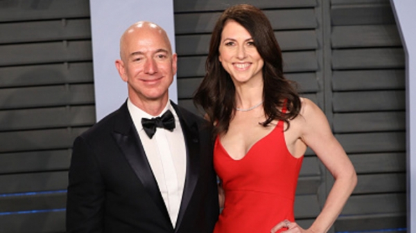Vợ cũ Jeff Bezos quyên góp gần 1,7 tỷ USD làm từ thiện