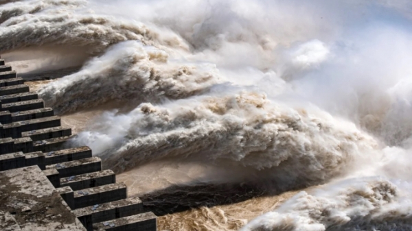 Bão tới gần, Trung Quốc cảnh báo lũ lụt và áp lực lên đập Tam Hiệp