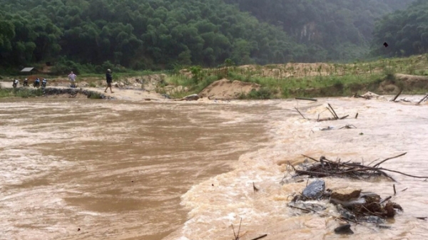 Cảnh báo lũ trên sông Thao, mực nước trên báo động 3