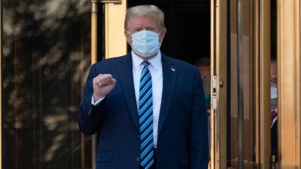 Trump xuất viện, tự tin 'có lẽ tôi miễn nhiễm'