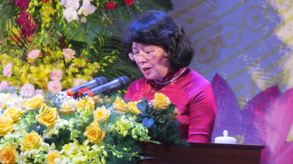 Bà Đặng Thị Ngọc Thịnh dự Đại hội Thi đua yêu nước Quảng Bình