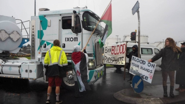 New Zealand: Người biểu tình chặn công ty phân bón nhập khẩu 'phốt phát máu'