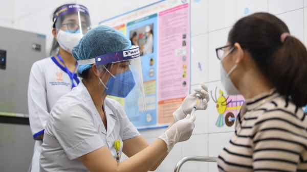 Liên tiếp phá kỷ lục, Hà Nội tiêm gần 574.000 mũi vacxin Covid-19 một ngày