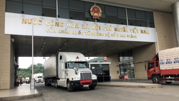 'Công lạnh' được xuất khẩu trở lại ở cửa khẩu Kim Thành