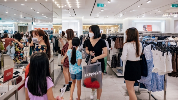 Vincom Red Sale 2022: Mùa mua sắm 'hàng hiệu giá hời' lớn nhất mùa hè