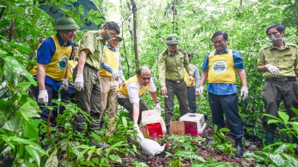 Lãnh đạo Bộ NN-PTNT tái thả động vật quý hiếm tại Vườn Quốc gia Cúc Phương