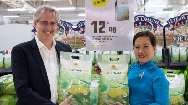 Gạo Lộc Trời thương hiệu 'Cơm ViệtNam Rice' chính thức lên kệ của hai hệ thống đại siêu thị châu Âu